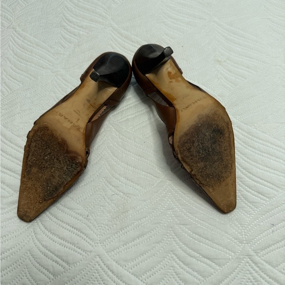 Tahari Women’s Brown Leather Pump Heels. Size 9 - Picture 9 of 10